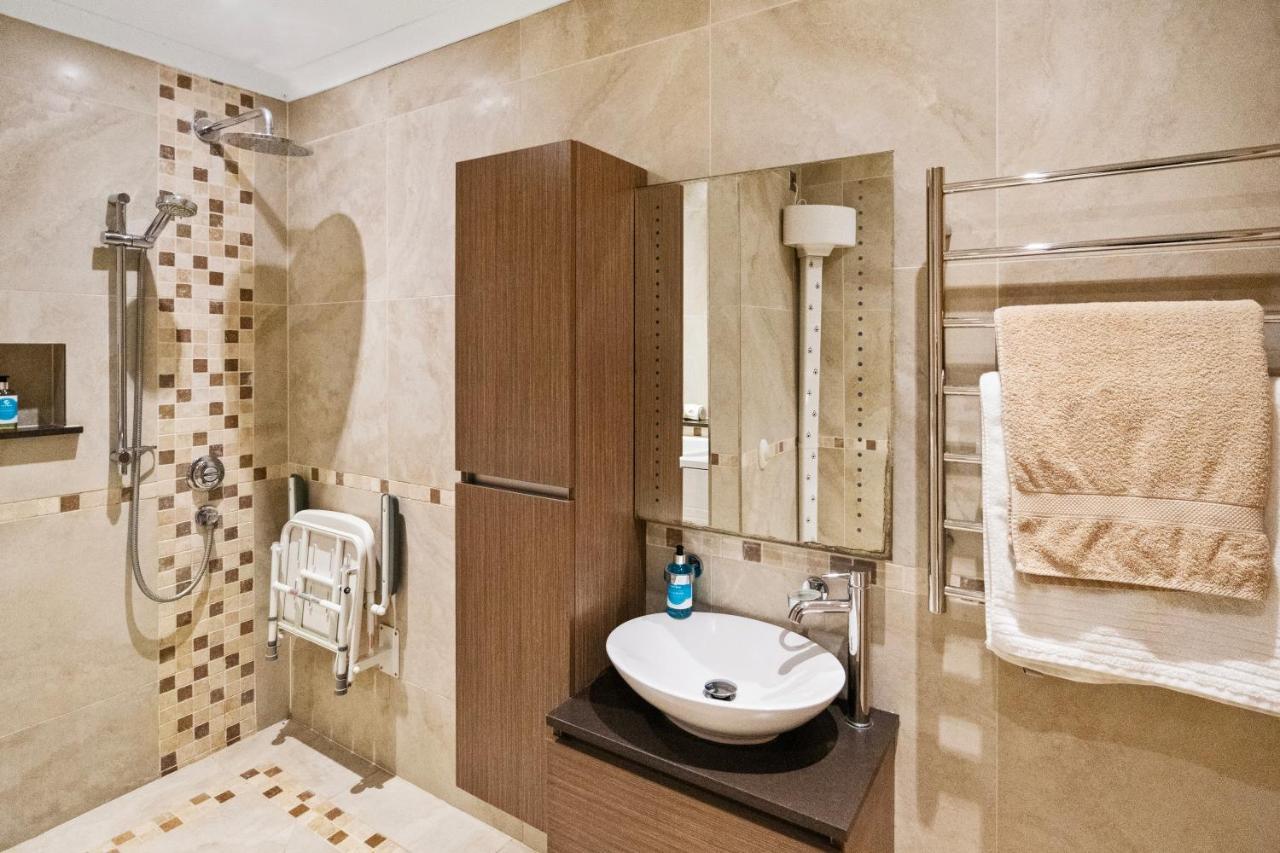 The Lodge - Studio Apartment'S Castel Eksteriør bilde