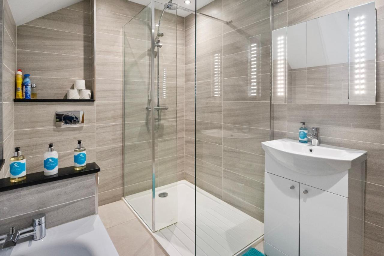 The Lodge - Studio Apartment'S Castel Eksteriør bilde